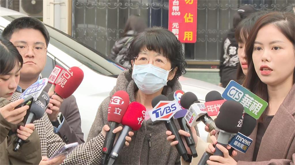 柯文哲「虛弱坐輪椅」赴院動刀!陳佩琪提「1訴求」盼解答:我想了解這方面
