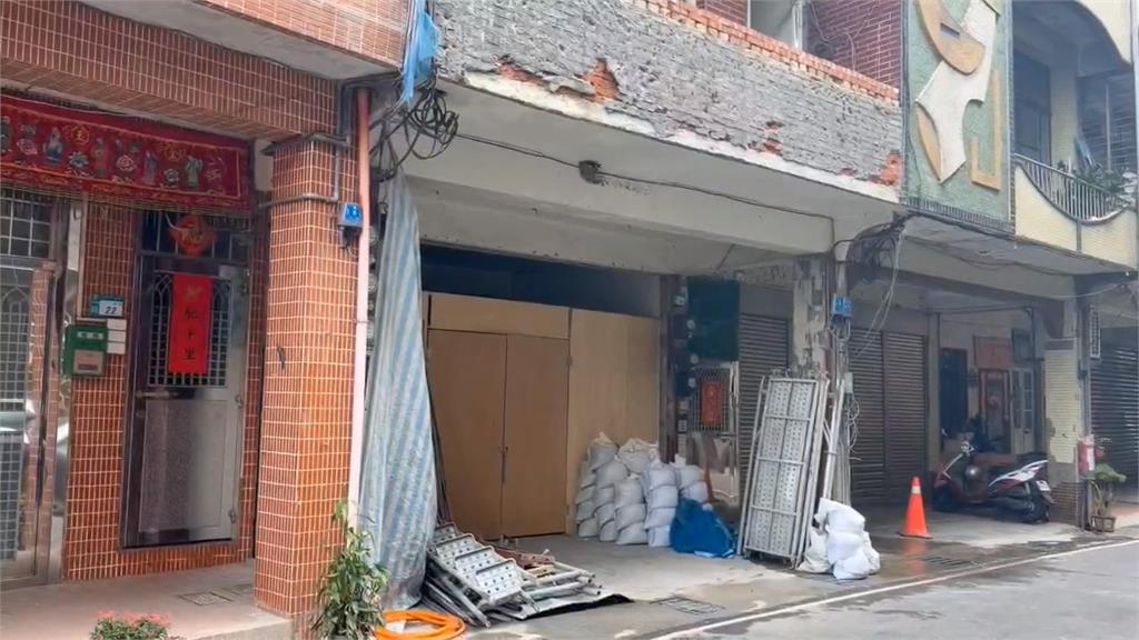 拆鷹架突倒塌 工人自三公尺高處墜地