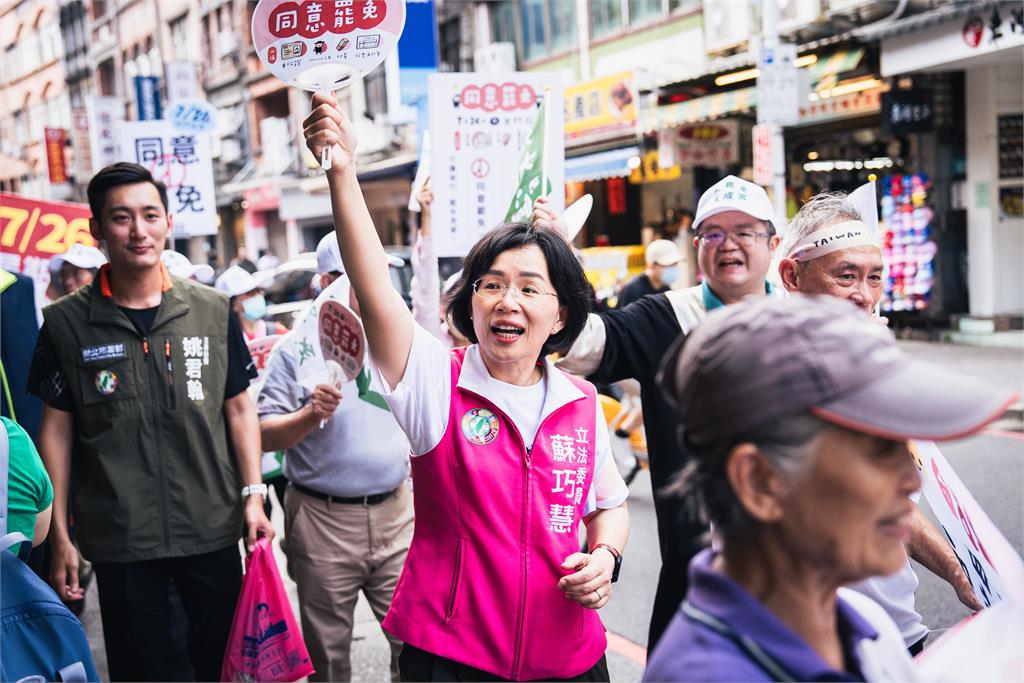 快新聞/罷免倒數13天投票 蘇巧慧淡水掃市場籲:726投同意護台灣