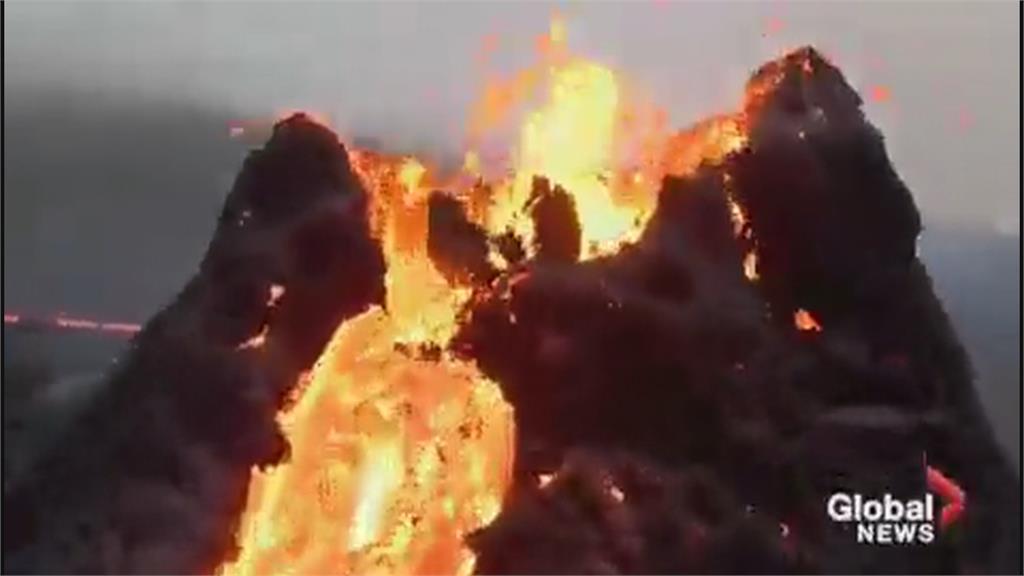 冰島雷克雅內斯半島「火山噴發」　當局連夜撤離4千人