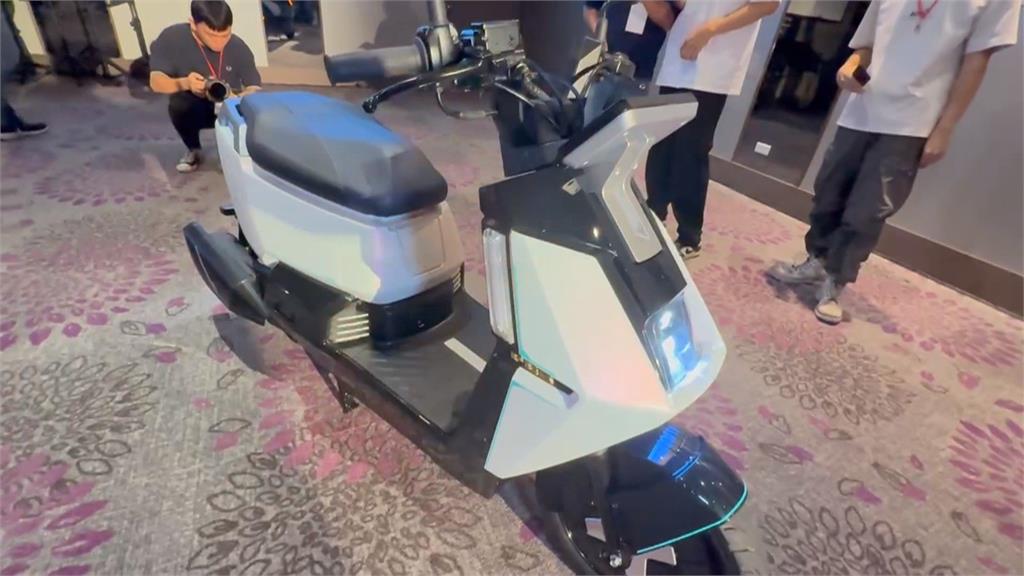 機車也有油電混合! 　「插電式油電機車」在台亮相