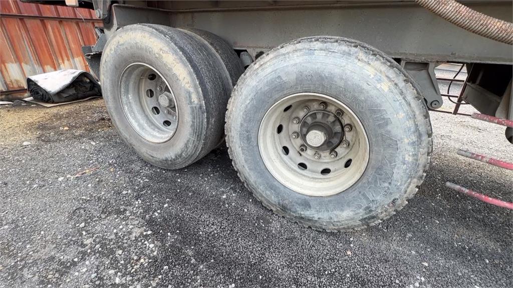 聯結車左後輪軸突然斷裂 國道6號驚見「血滴子」