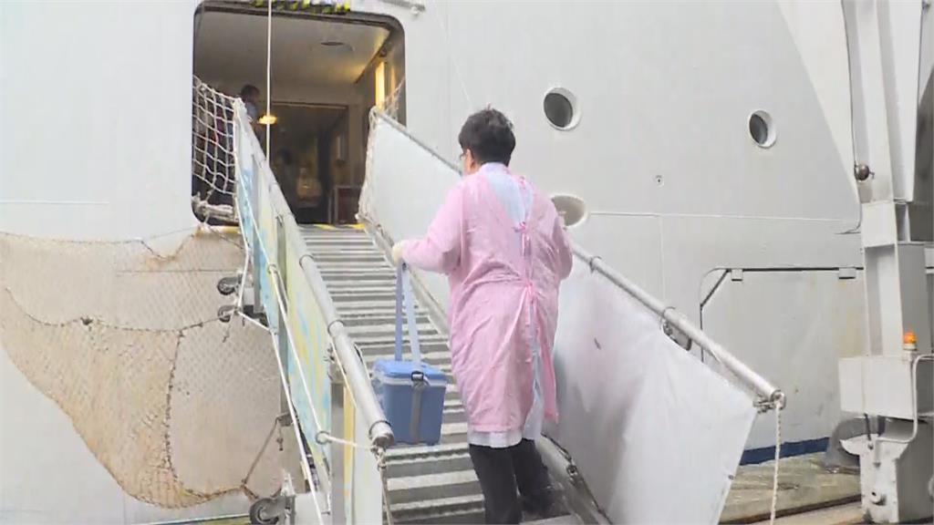 跨年夜復航迎曙光　探索夢號返基隆港　157旅客PCR檢測下午出爐