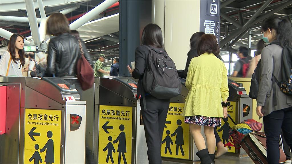 高鐵納TPASS月票？李四川端政策牛肉引學者疑慮