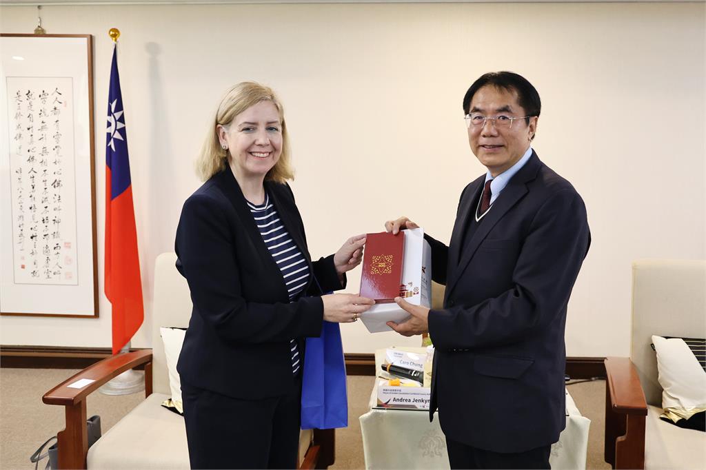 英國大林肯郡市長拜會黃偉哲市長 雙方暢談農業交流