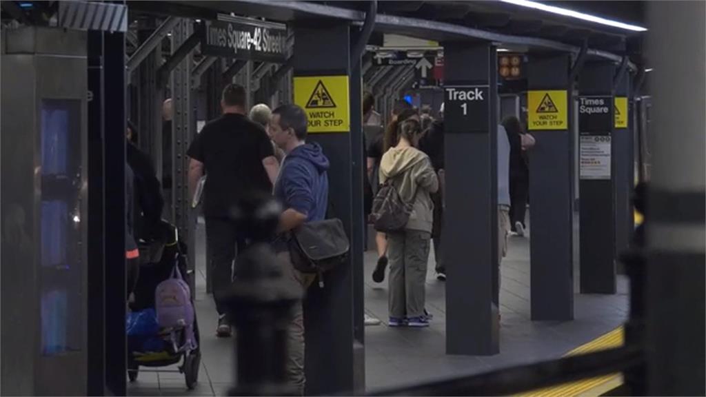 裝載360度攝影機巡視地鐵站　機器戰警助警方執法！民眾反應兩極