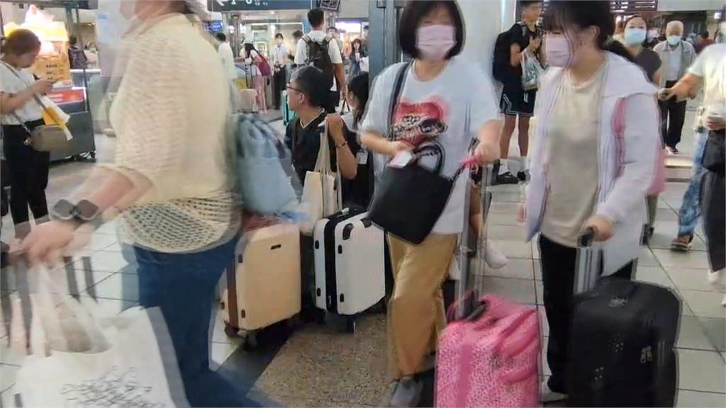 收假倒數！　高鐵左營站湧北返人潮　國5北向車速<20公里