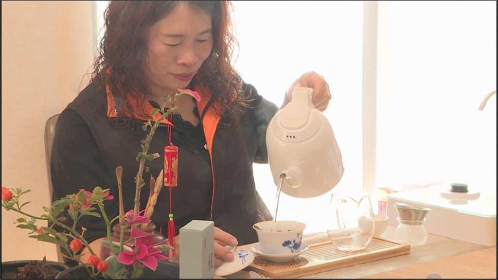 中配謝來英挺過丈夫驟逝 苦心接手經營茶廠 助東方美人茶飄香