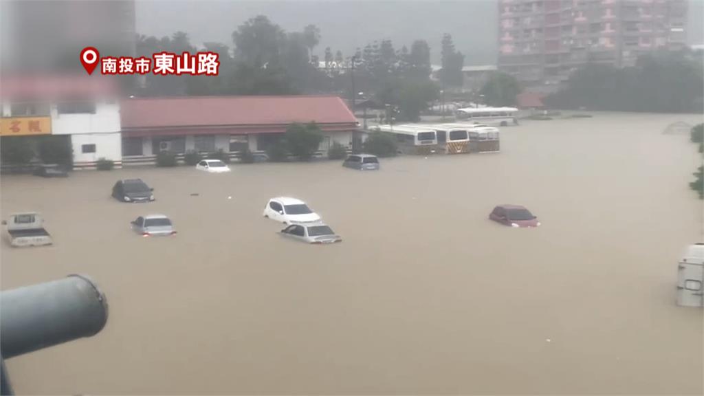 又淹!南投市停車場變小湖 竹山鎮「藤湖橋」地基坍塌