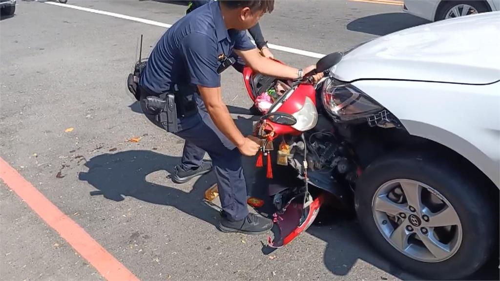 肇事駕駛恍神　轎車逆向撞3機車釀3傷