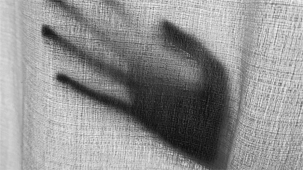 台南狼父「侵犯國中女兒」逃亡14年落網！「偷割電子腳鐐又逃」下場曝光