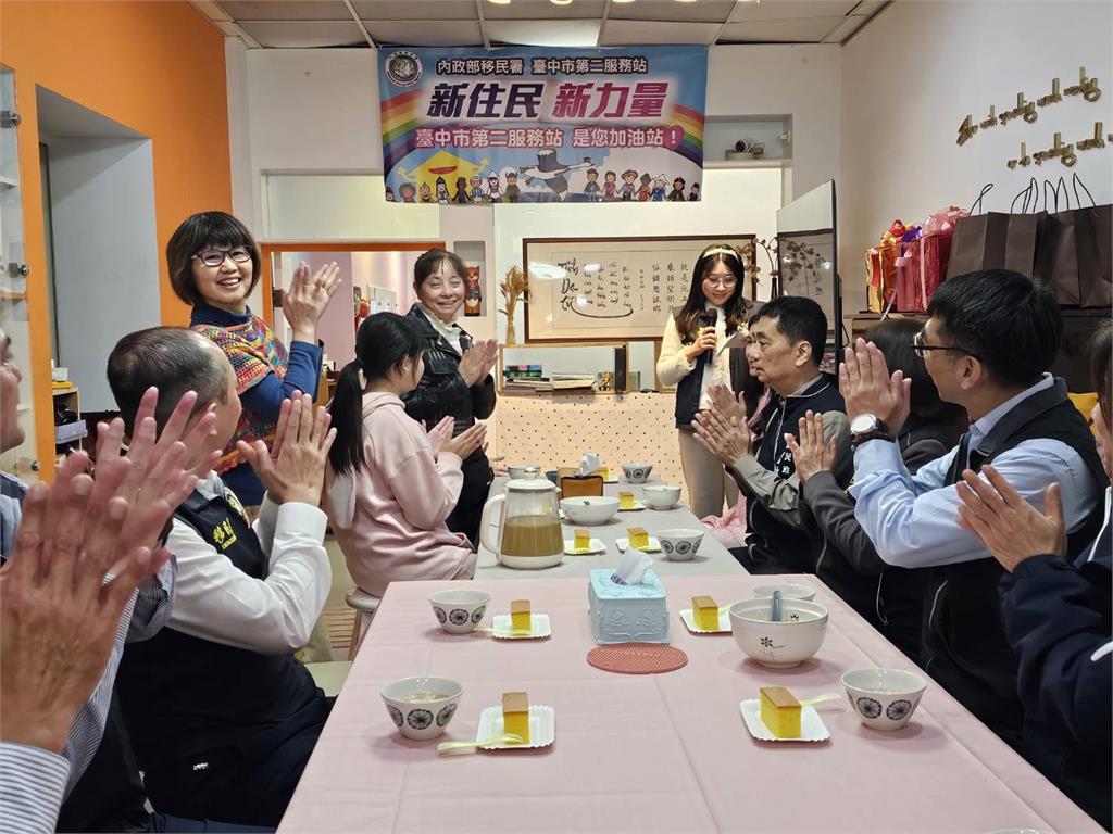 咚咚隆咚鏘　移民署服務列車同臺中新住民迎新春送祝福