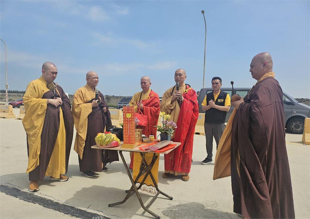 台中浩天宮與北港朝天宮首度聯手 舉行海上淨港祈福儀式