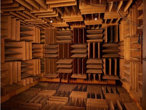 待在「世界最安靜房間」沒人撐過45分鐘!進入將「迷失方向、感官被顛覆」