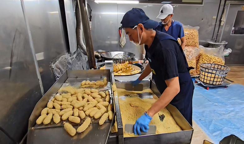 過年必備甜點麻荖　桃園老店從小攤做到開工廠