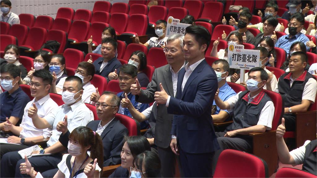 南京西路天坑回填混凝土 蔣萬安:預計週四就能搶通
