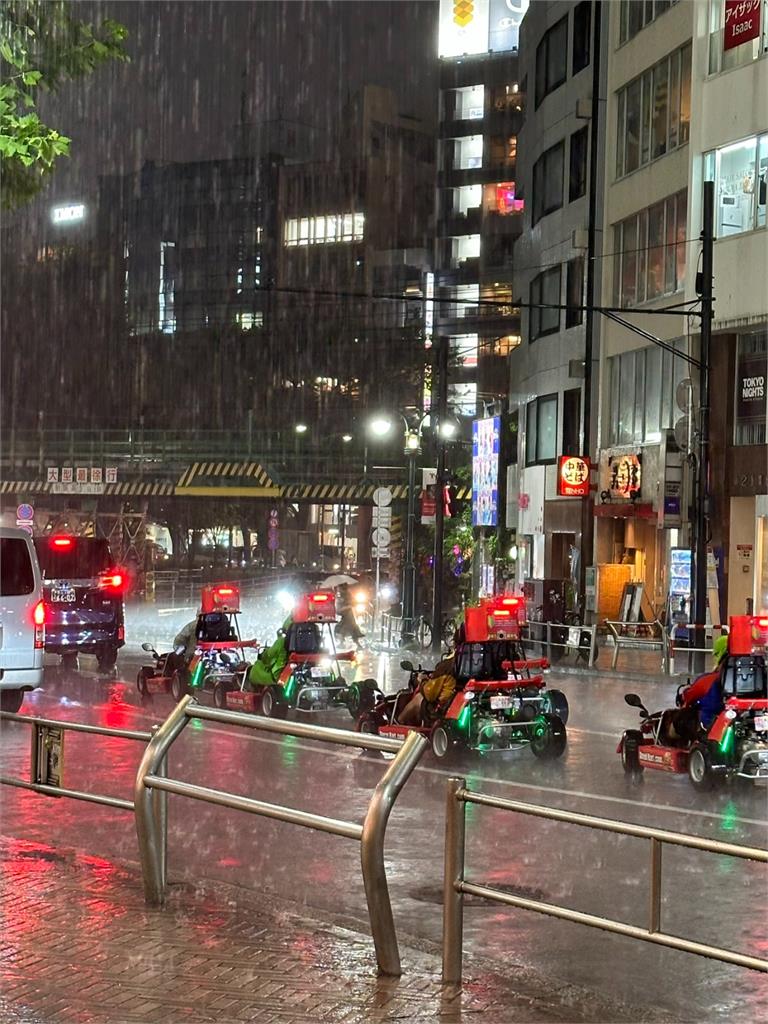 東京暴雨1畫面超慘…「澀谷卡丁車」衰變落湯雞！網笑：切到困難模式