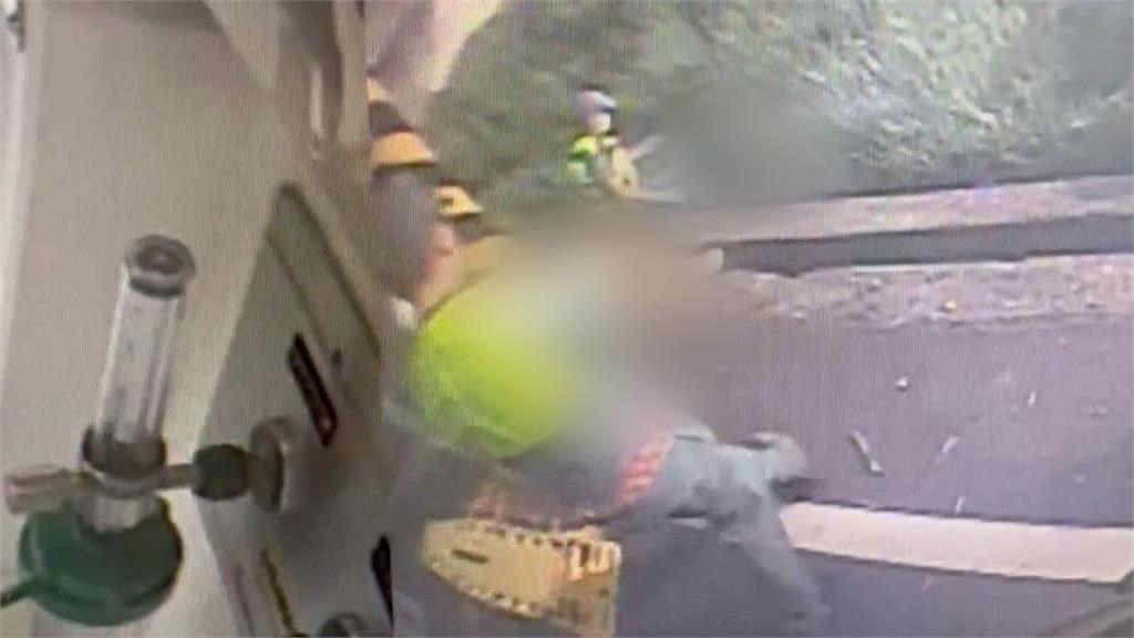 阿姨騎車載外甥女自撞電桿 1死1重傷