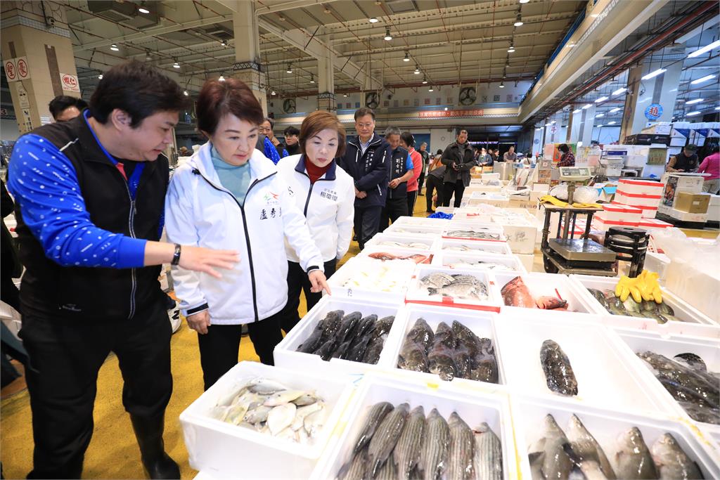 過好年! 中市農漁產品交易熱絡 盧秀燕視察各批發市場