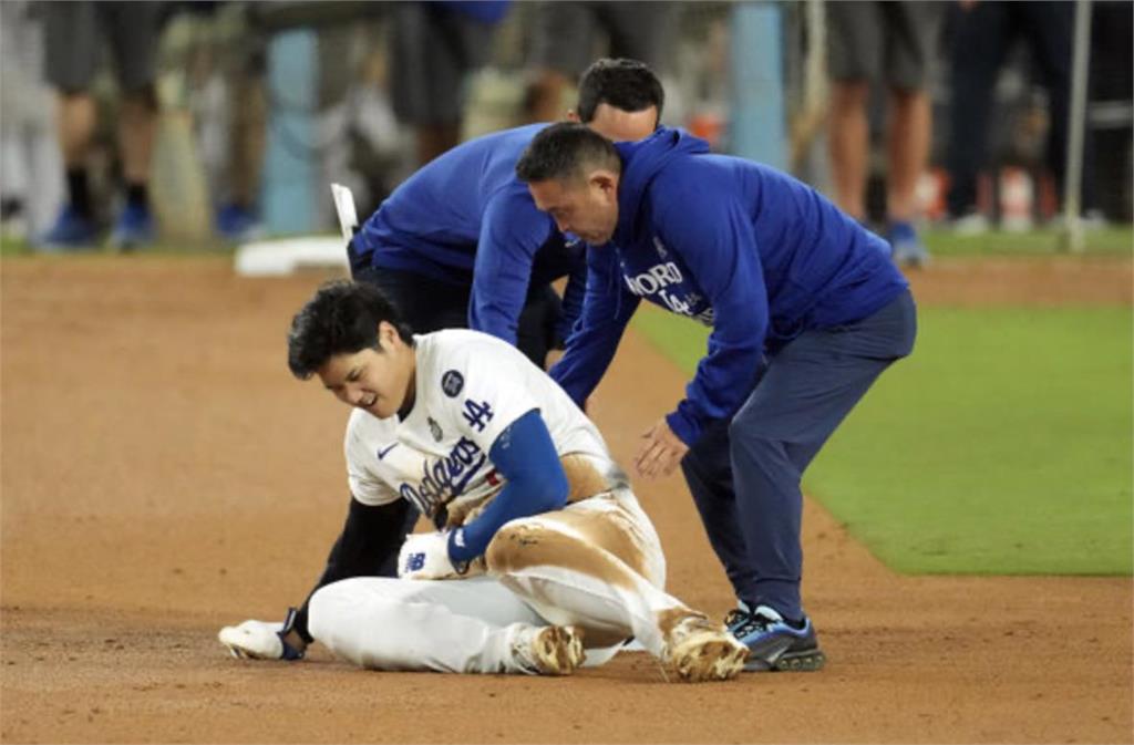 MLB(影)／一度痛到倒地不起！大谷翔平因盜壘疑似左肩受傷