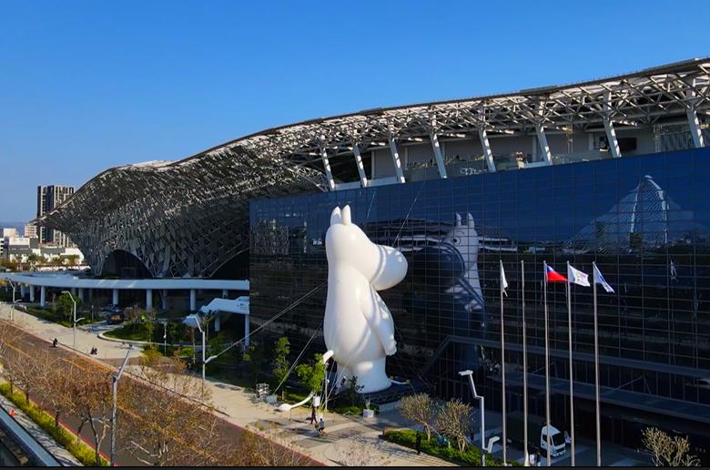 圓潤白屁屁非起司！中台灣燈會將登場　４樓高「照鏡姆明」俏皮現身台中