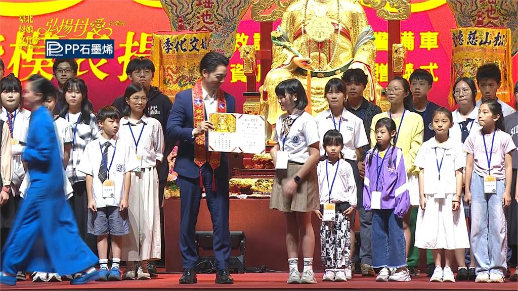 松山慈惠堂母愛音樂會　蔣萬安獻唱多首台語歌