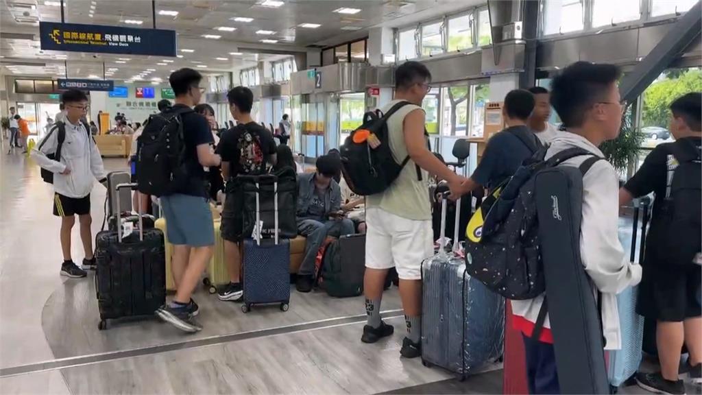 巴威颱風近逼！　澎湖機場湧大批返本島人潮