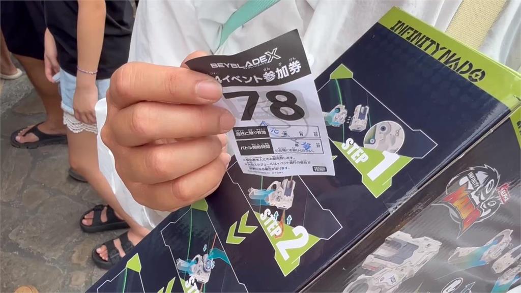 颱風假玩具店大排長龍　搶＂戰鬥陀螺＂限量200張號碼牌