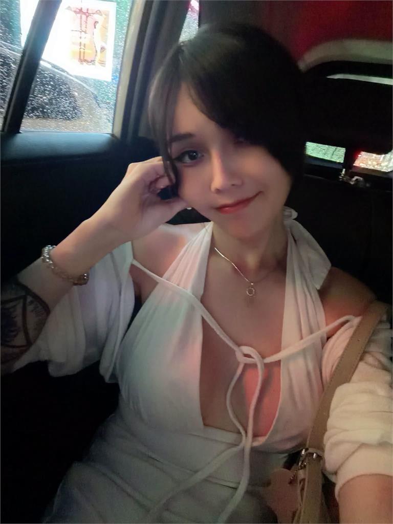 反指標女神巴逆逆「為何拍OnlyFans」！她曝1契機：金錢面前尊嚴不值一提