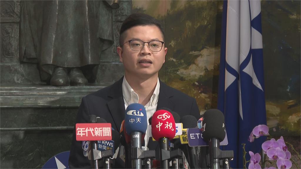 求「凌濤、翁曉玲少講話」藍議員完蛋了？網揪「國民黨下一步」笑諷：砲打自己人