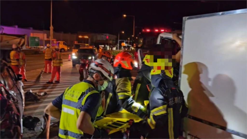 警方台九線隧道口攔查違規車 下秒目擊連環車禍