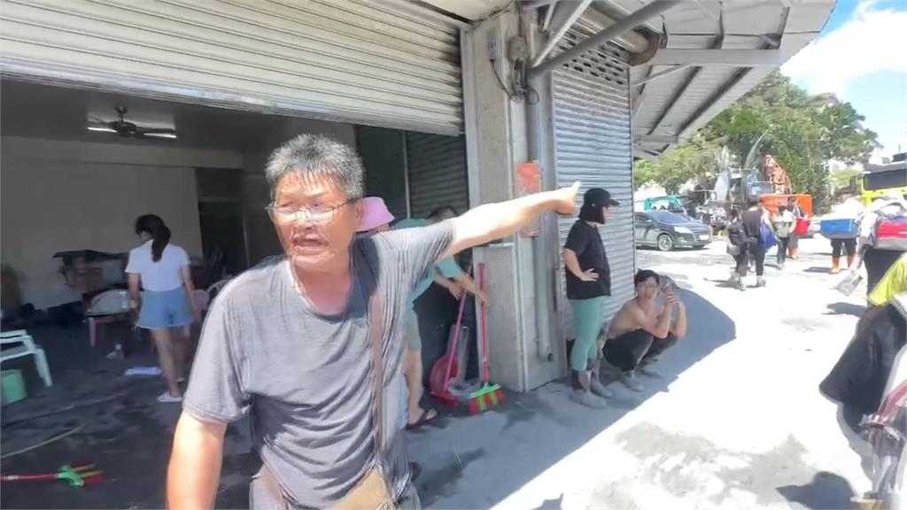花蓮光復鄉「誤傳」潰堤警報！八炯被拍「推車拔腿狂奔」狼狽模樣流出