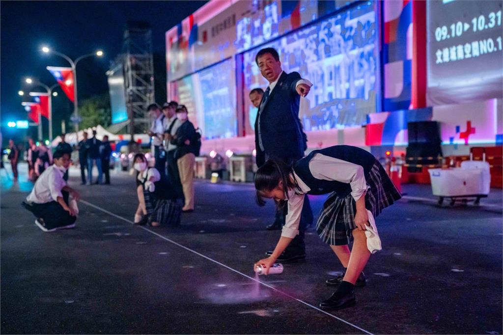 多圖／翡翠騎士下機首站直奔這！大嗑珍奶、台味宵夜「7天行程一次看」