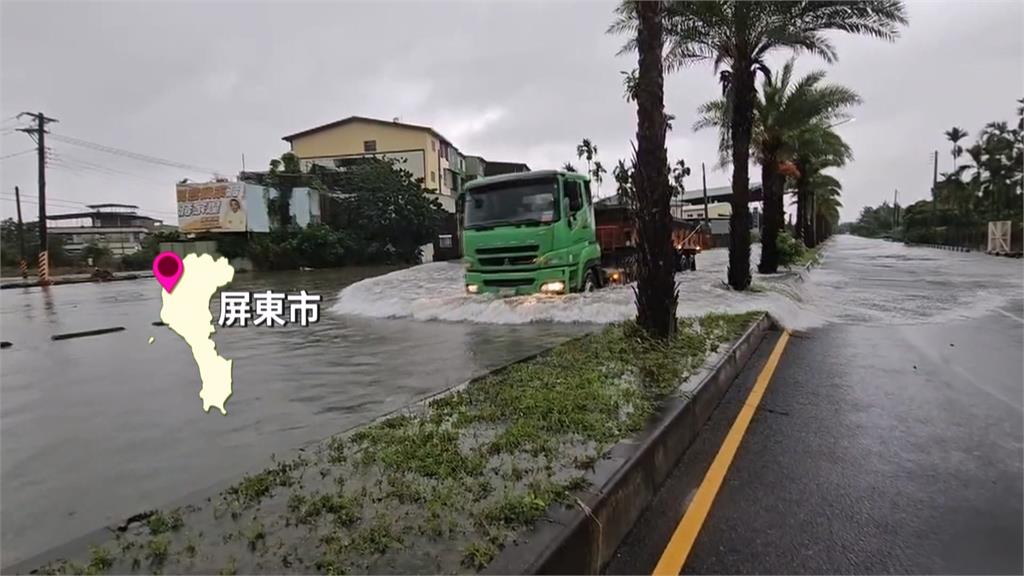 屏東豪雨狂炸！　殺蛇溪溢堤道路淹成河倒灌民宅