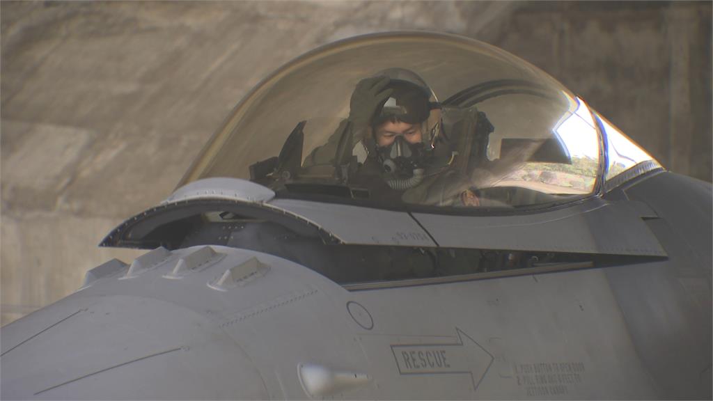 軍購F-16V首批估近期飛返台　夏威夷基地直擊2架戰機