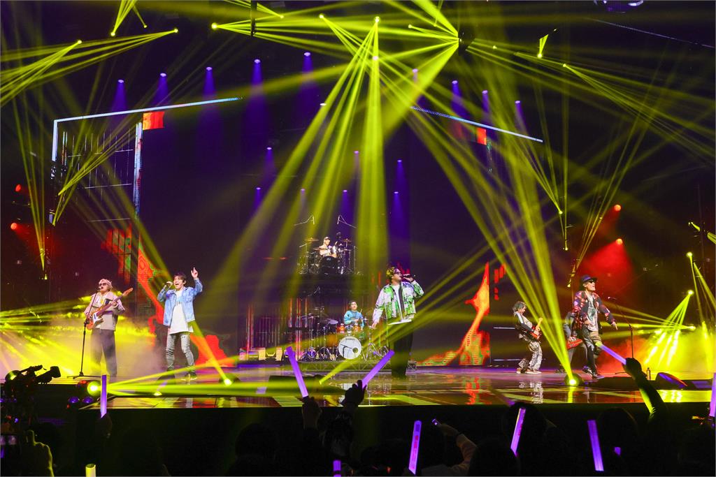 徐懷鈺攜手「橘色惡魔」登《WE ARE》！FLOW合體冰球樂團飆唱「火影」神曲