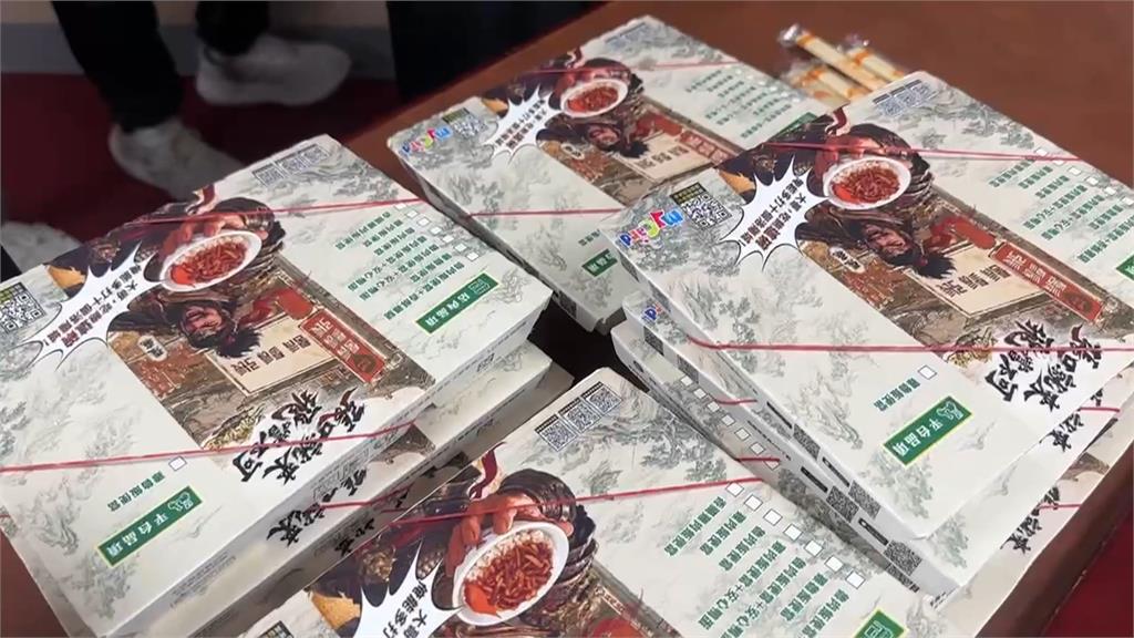 雙標？夜市攤商貼洋流被查水表　鬍鬚張少東挺蔣！藍營全面護航