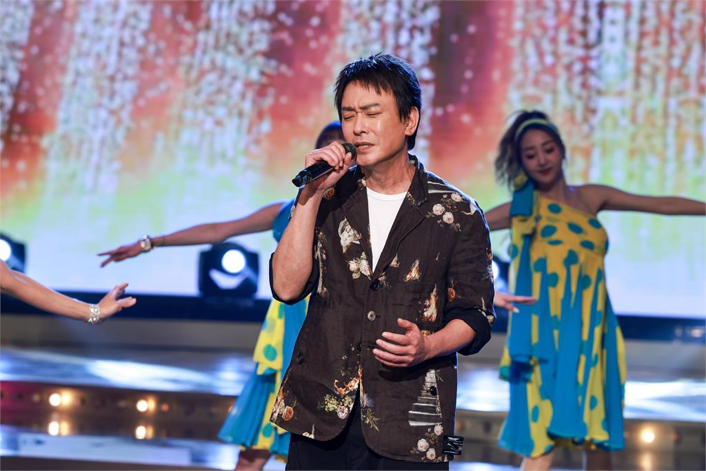 母子團圓！硬底子演員王識賢當年下跪被用藤條打 白冰冰都「真打」