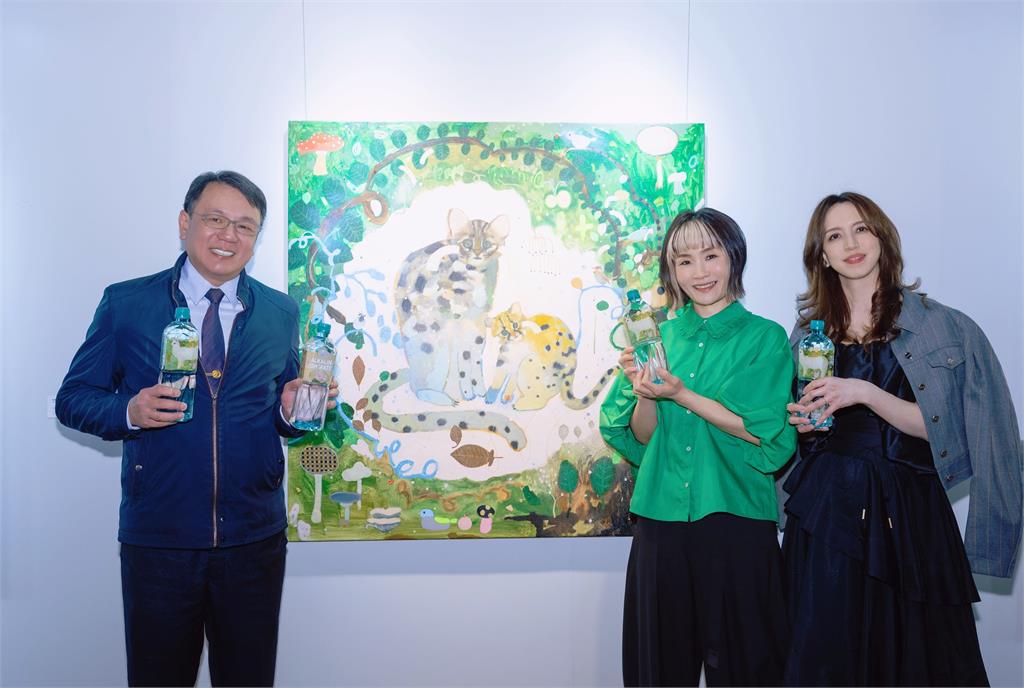 台塩海洋鹼性離子水  2026藝術聯名瓶限量登場 女神曾愷玹現身溫柔力挺台灣好水