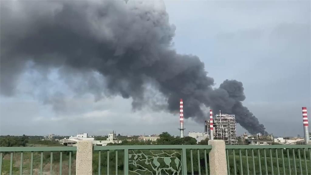 台南農藥工廠驚傳火警 爆炸聲頻傳大火吞噬廠房
