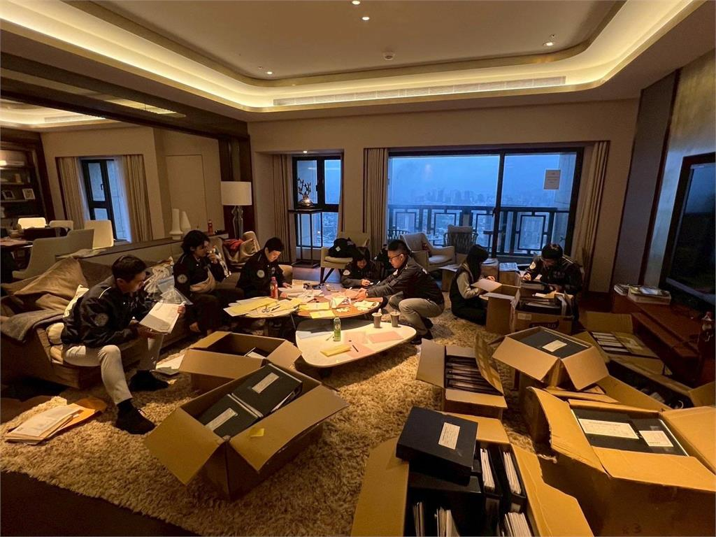 太子集團正妹特助黑歷史遭起底!曾當卡達空姐「自介這7字」惹怒網:魔鬼就是自己