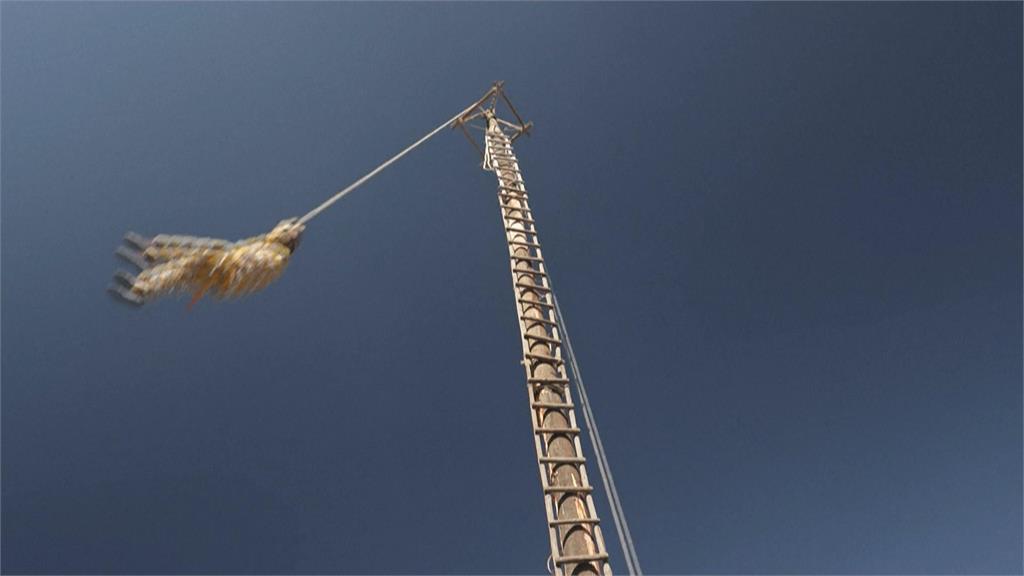 命懸一線　瓜地馬拉原民「飛行鋼管舞」如天女散花
