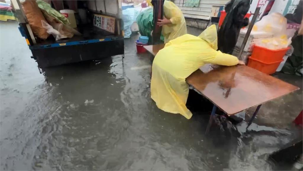 快新聞/雨彈升級!7縣市豪大雨特報 台南六甲暴雨畫面曝光