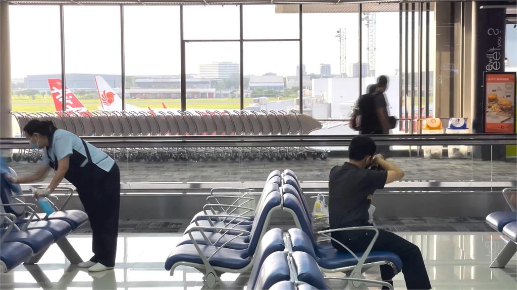 泰機場「電動步道」吞女左腳 醫師當場截肢送醫