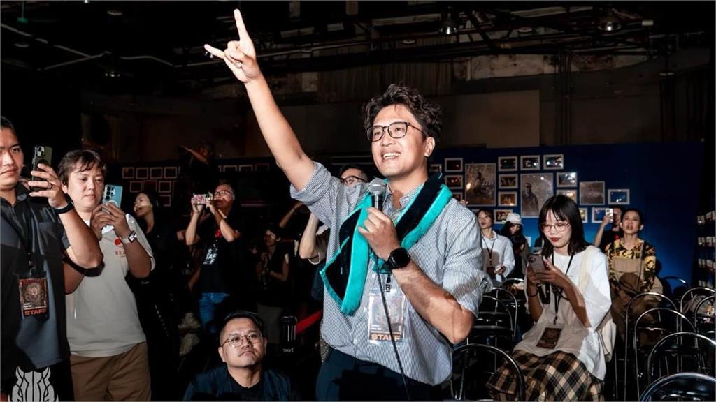 快新聞／「洋流」吹到台南！麻豆驚見神秘布條　郭國文曝「意外一幕」