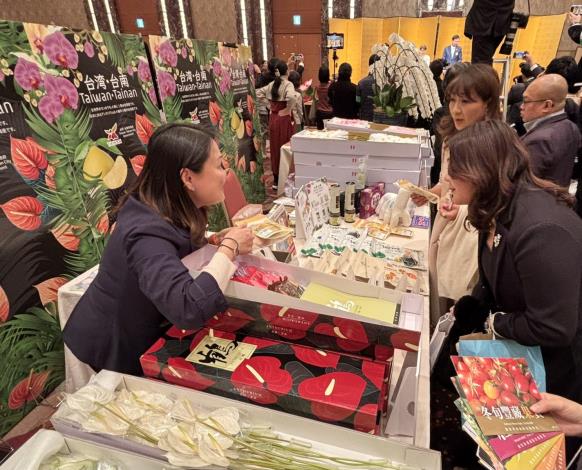 台南獲邀參加東京「花道博覽會」 黃偉哲率團展出台南物產