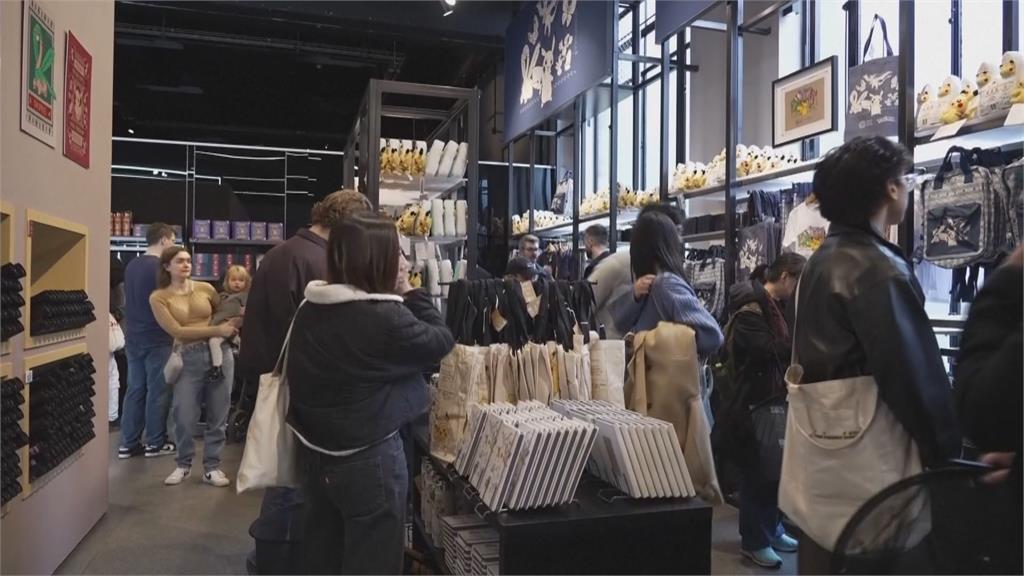 倫敦寶可夢３０週年活動　全新周邊吸引粉絲齊聚