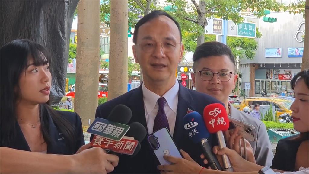 趙少康民調近3成領先所有對手　羅智強找馬英九拍片相挺