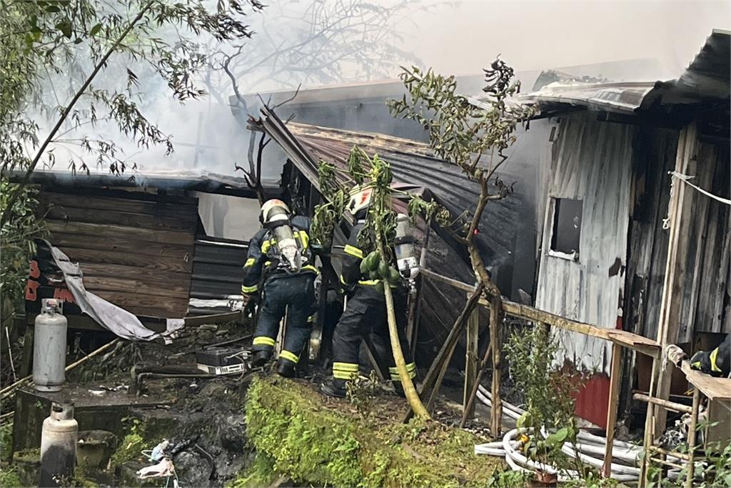 快新聞/北市象山鐵皮屋驚傳火警! 濃煙瀰漫1犬不幸身亡