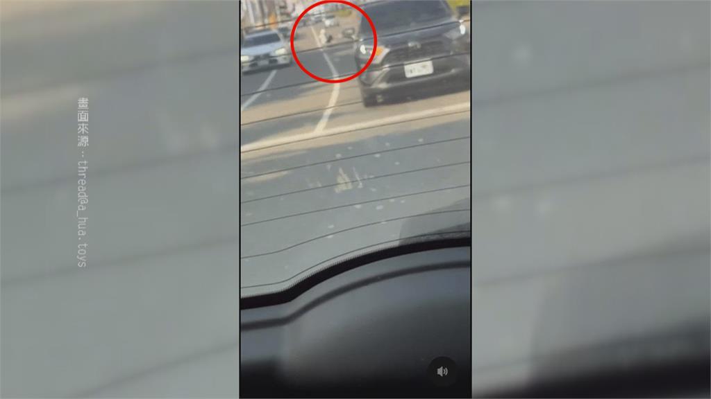 不滿男友開車載小三？　女子「趴引擎蓋」遭甩落